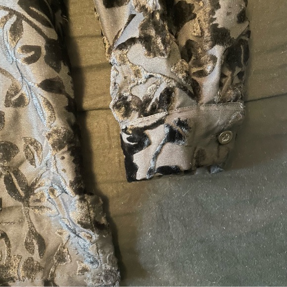 PSC Pressed Velvet Flowers Ling Sleeve Blouse - Picture 4 of 7